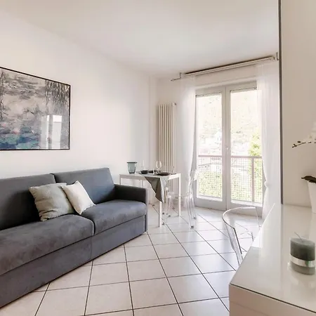 Tiny Blue - By Myhomeincomo *