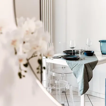 Apartment Tiny Blue - By Myhomeincomo Como
