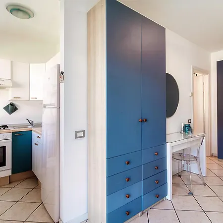 Tiny Blue - By Myhomeincomo Apartment