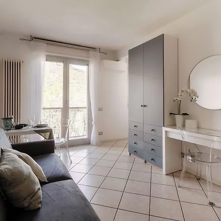 Апартаменты Tiny Blue - By Myhomeincomo