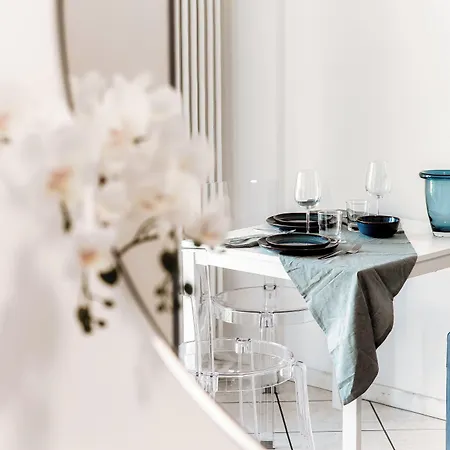 Tiny Blue - By Myhomeincomo Apartment Como