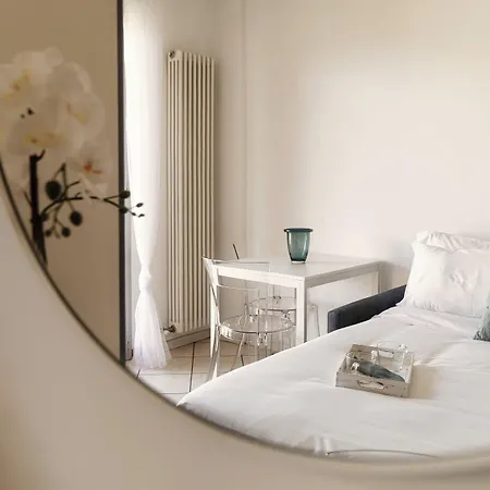 Apartment Tiny Blue - By Myhomeincomo Como