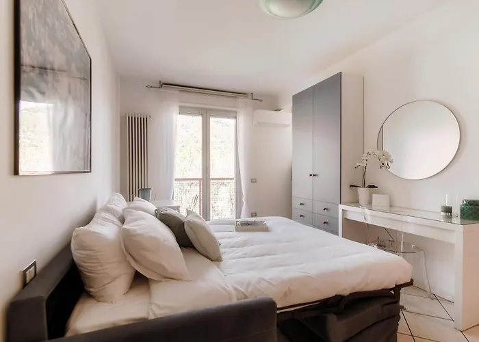 Tiny Blue - By Myhomeincomo *