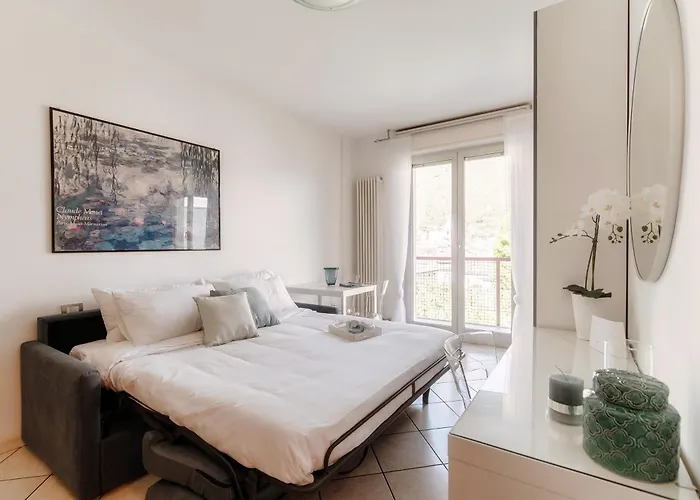 Tiny Blue - By Myhomeincomo *