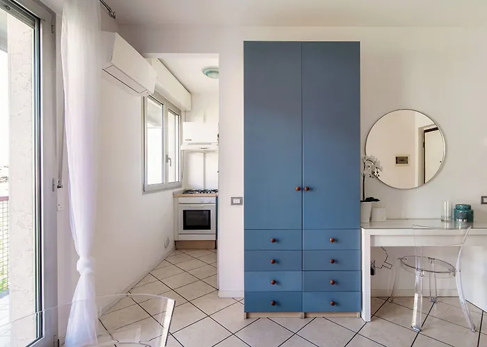 Tiny Blue - By Myhomeincomo