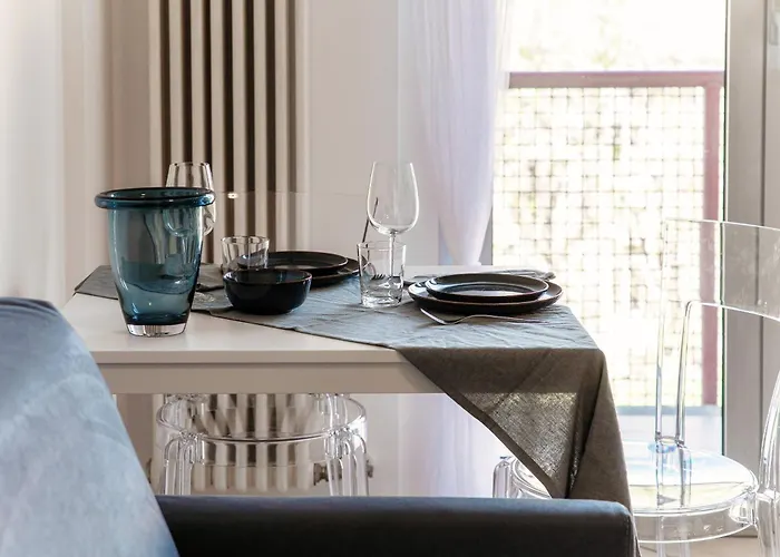 Tiny Blue - By Myhomeincomo